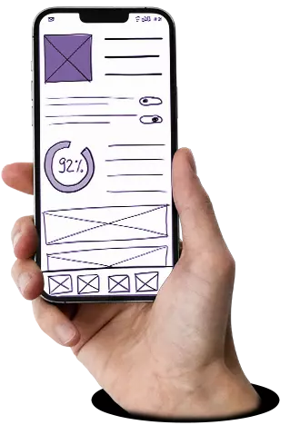una mano sosteniendo un celular con diagramas de UX en la pantalla